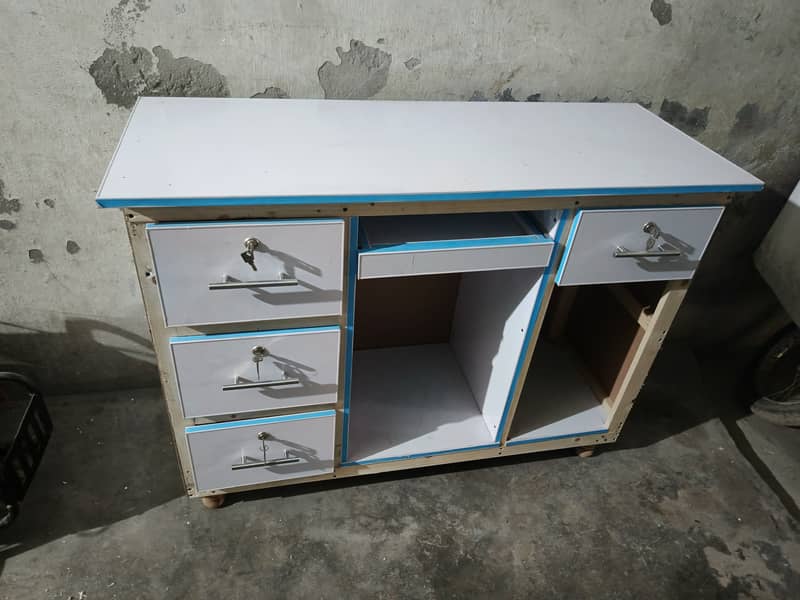 reception counter 4