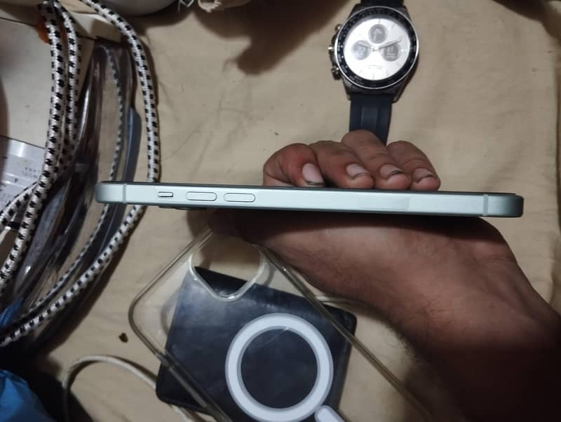 Apple iPhone 15 plus 7