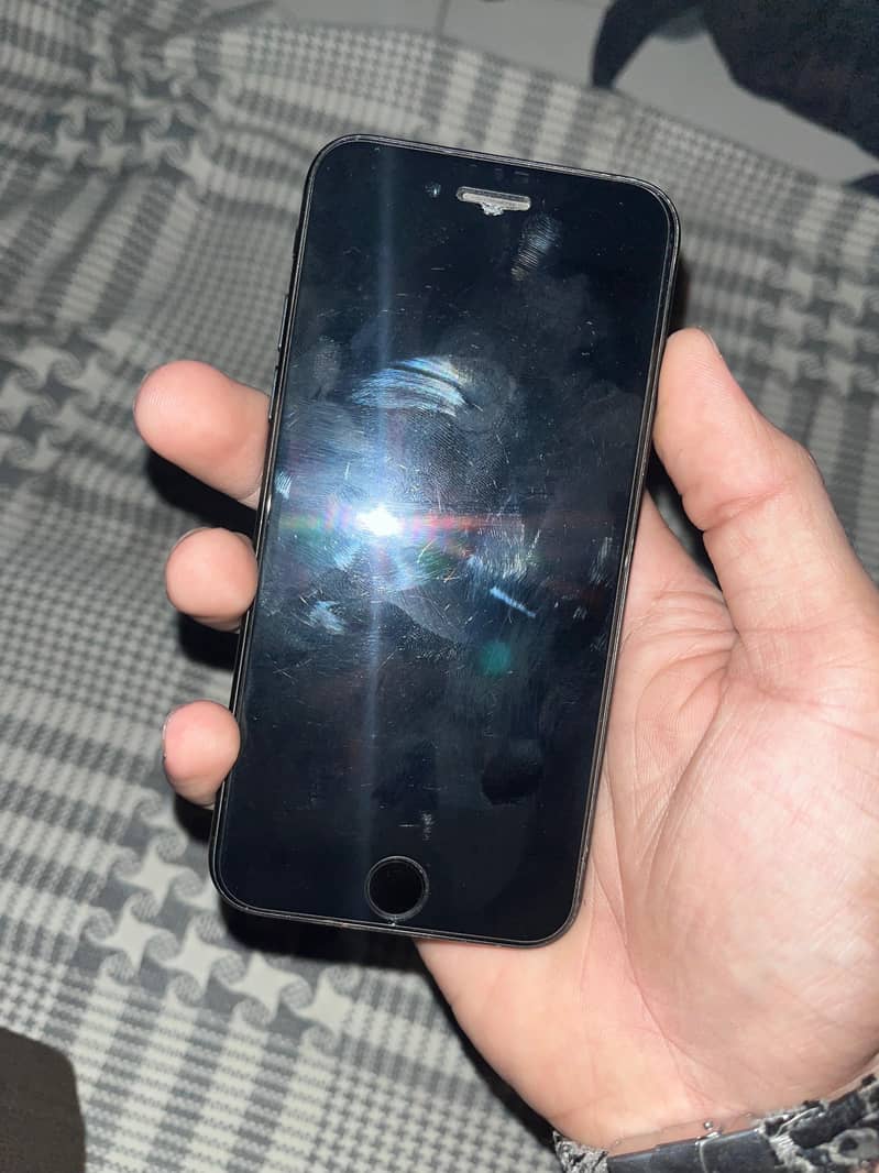 Apple iPhone 7 1