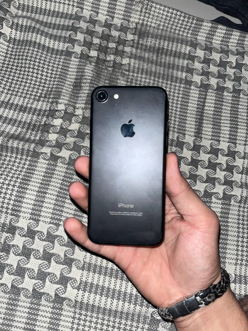Apple iPhone 7 2