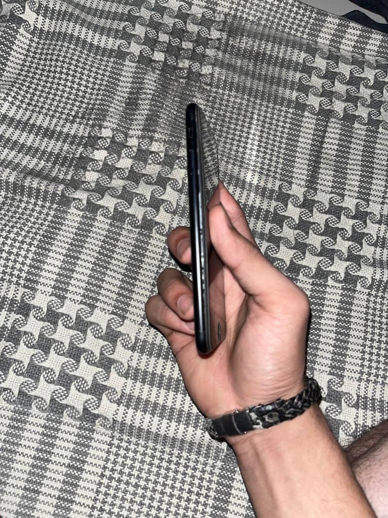 Apple iPhone 7 3