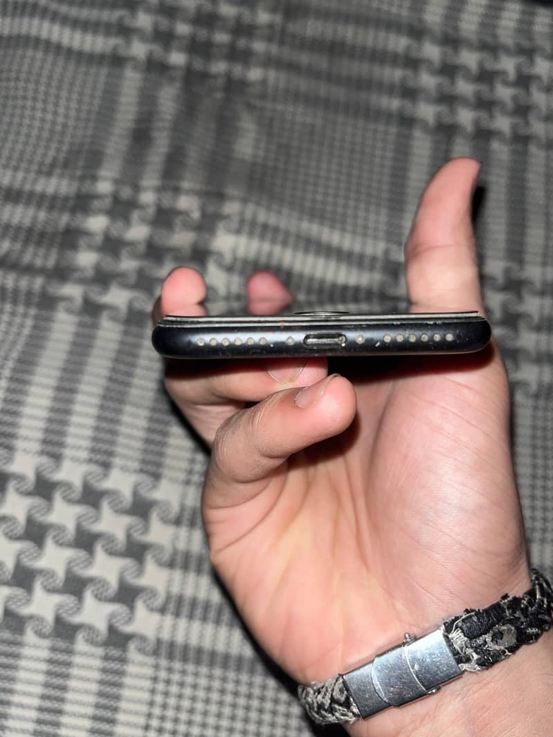 Apple iPhone 7 4