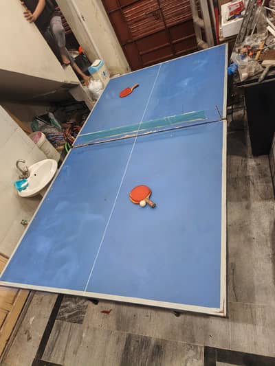 Table Tennis with 4 rackets and balls