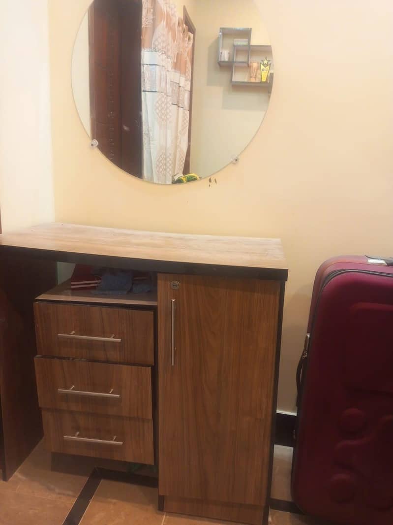 dressing table 0