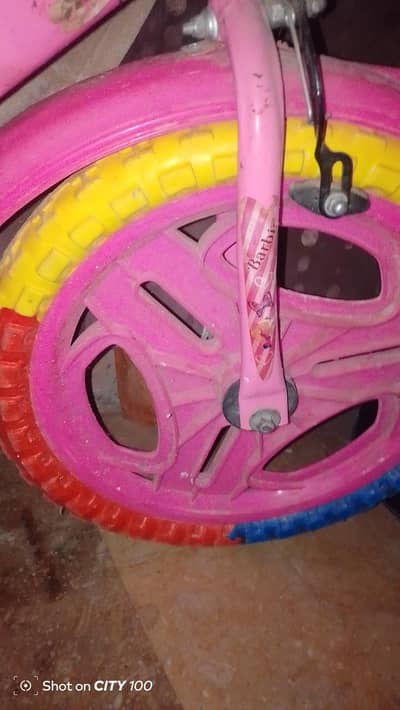Kids cycle in 10/10 condition like new