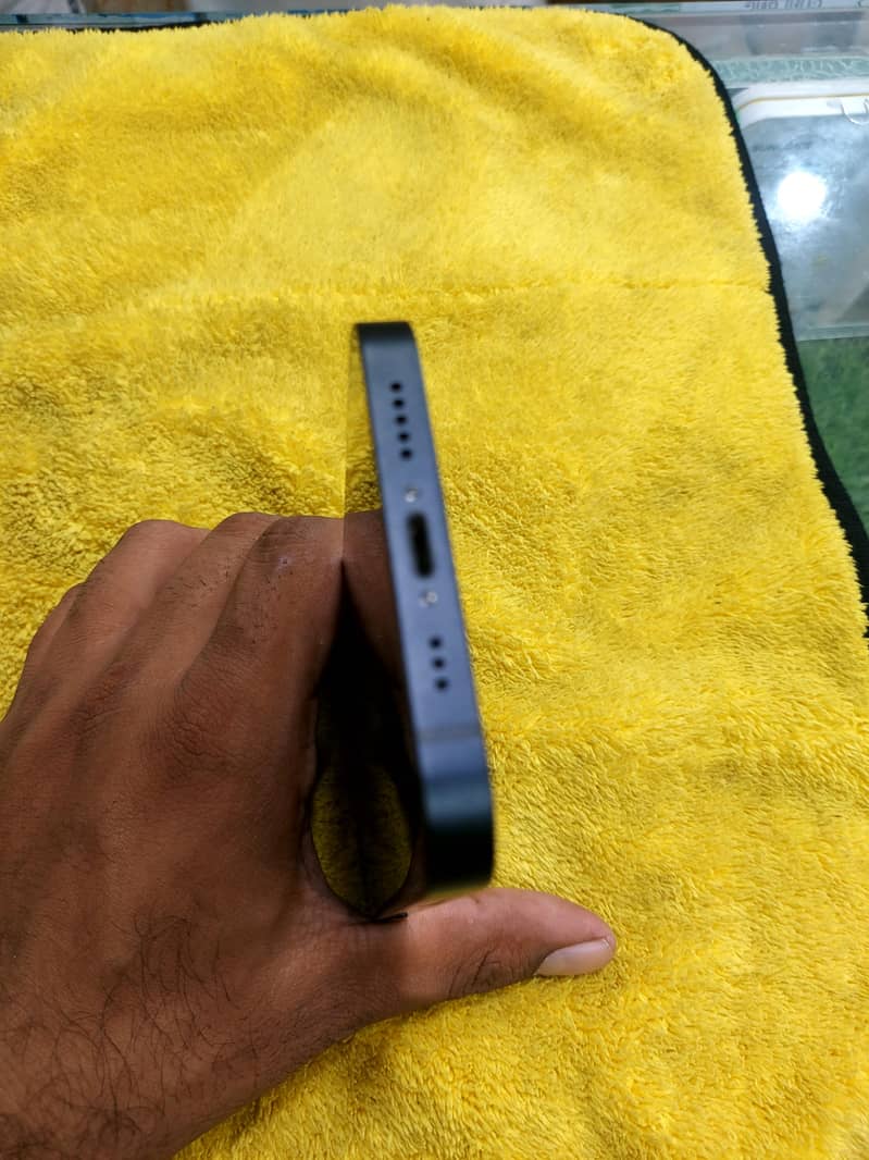Apple iPhone 12 6