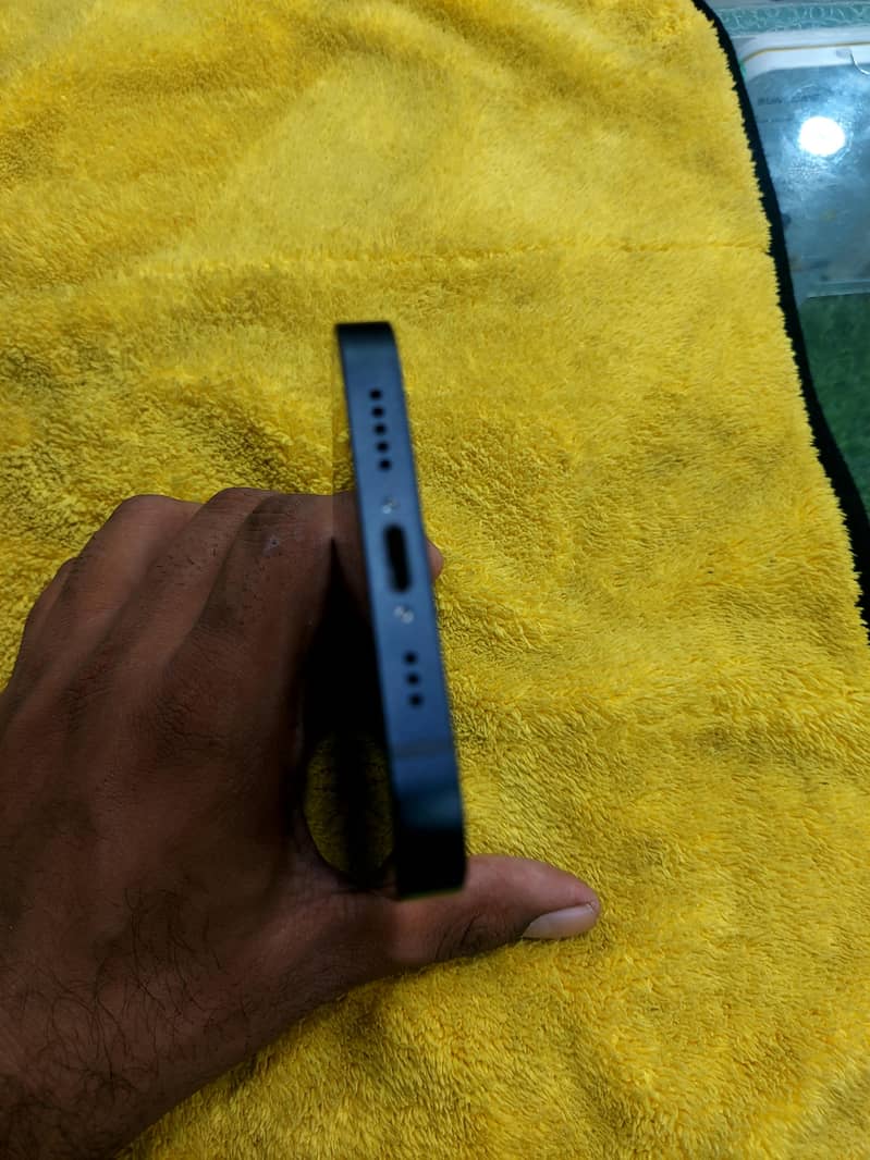 Apple iPhone 12 7