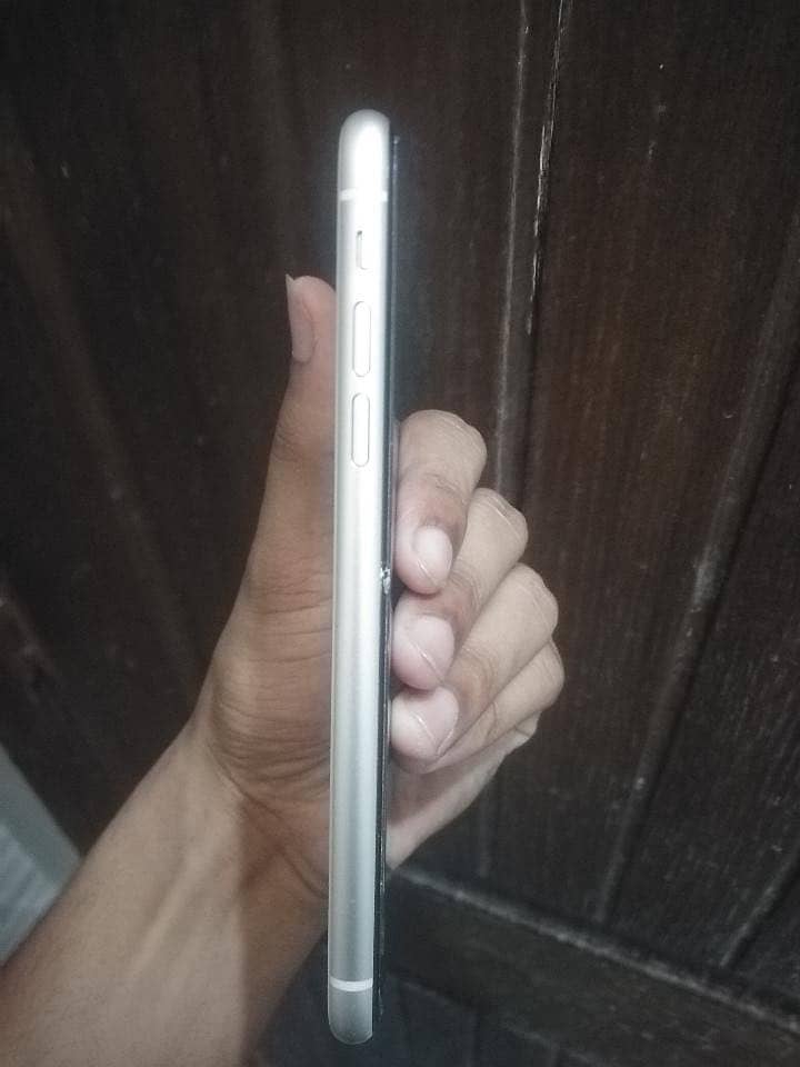 Apple iPhone 11 3