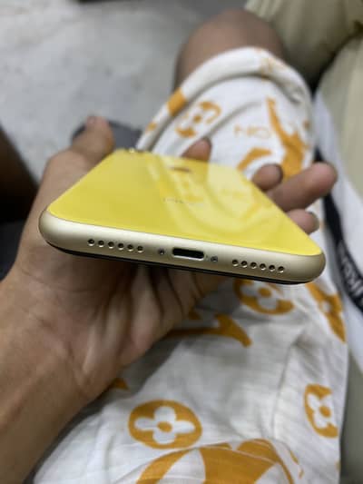 Apple iPhone XR for sale urgent sale paiso ki boht zarrot ha