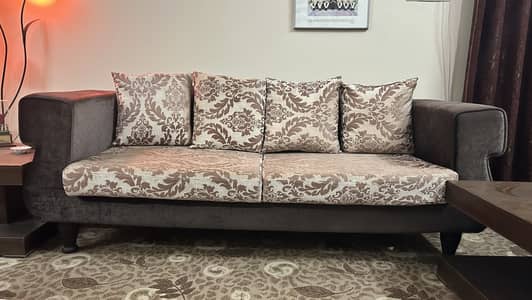 Moving sale, Like Brand new sofa set