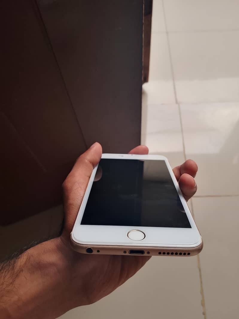Apple iPhone 6S Plus 0