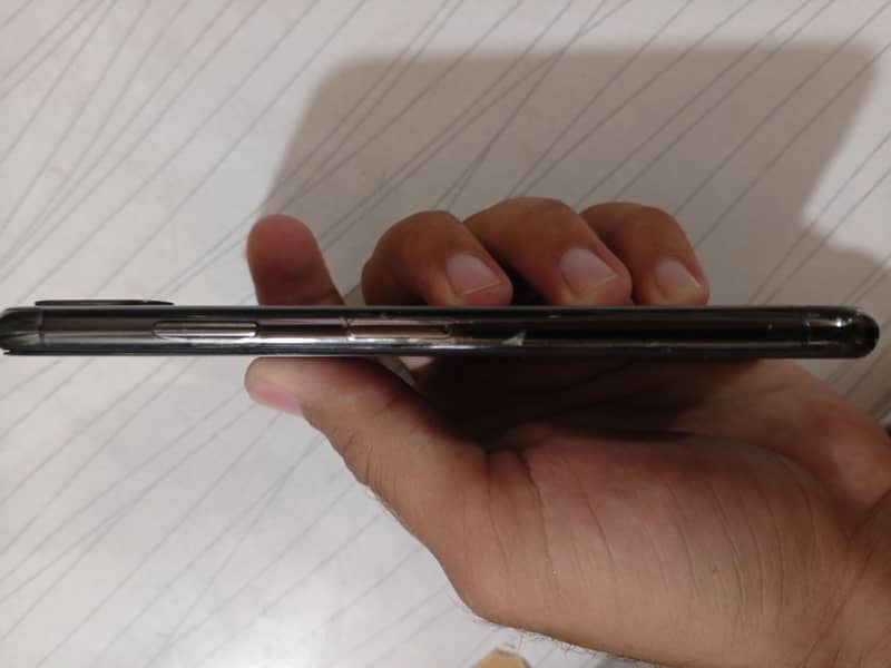 Apple iPhone X 3