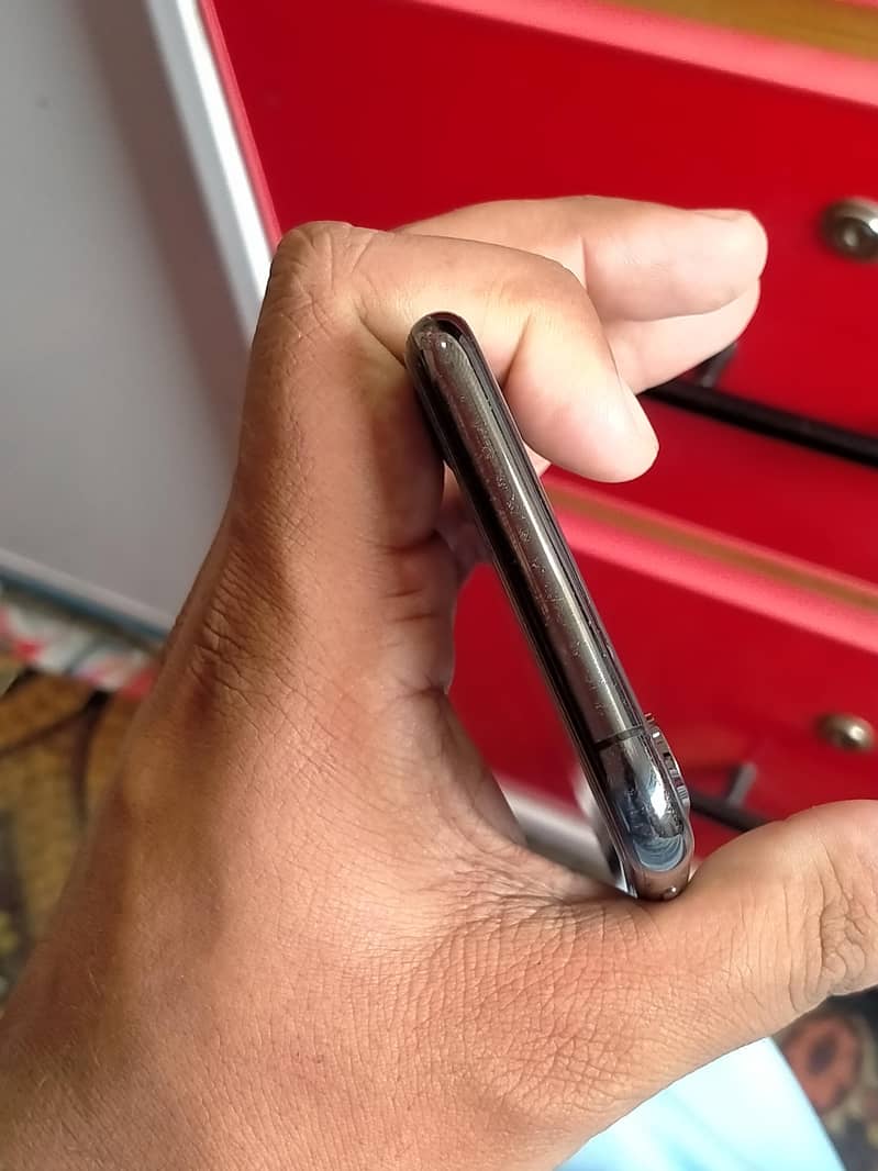 Apple iPhone XS 3