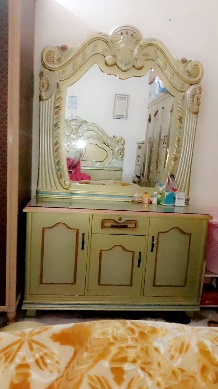 Bed, Side table and Dressing Table 0