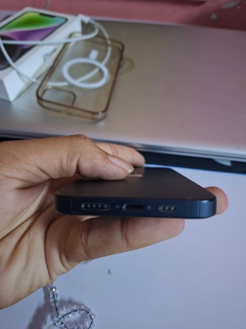Apple iPhone 14 4