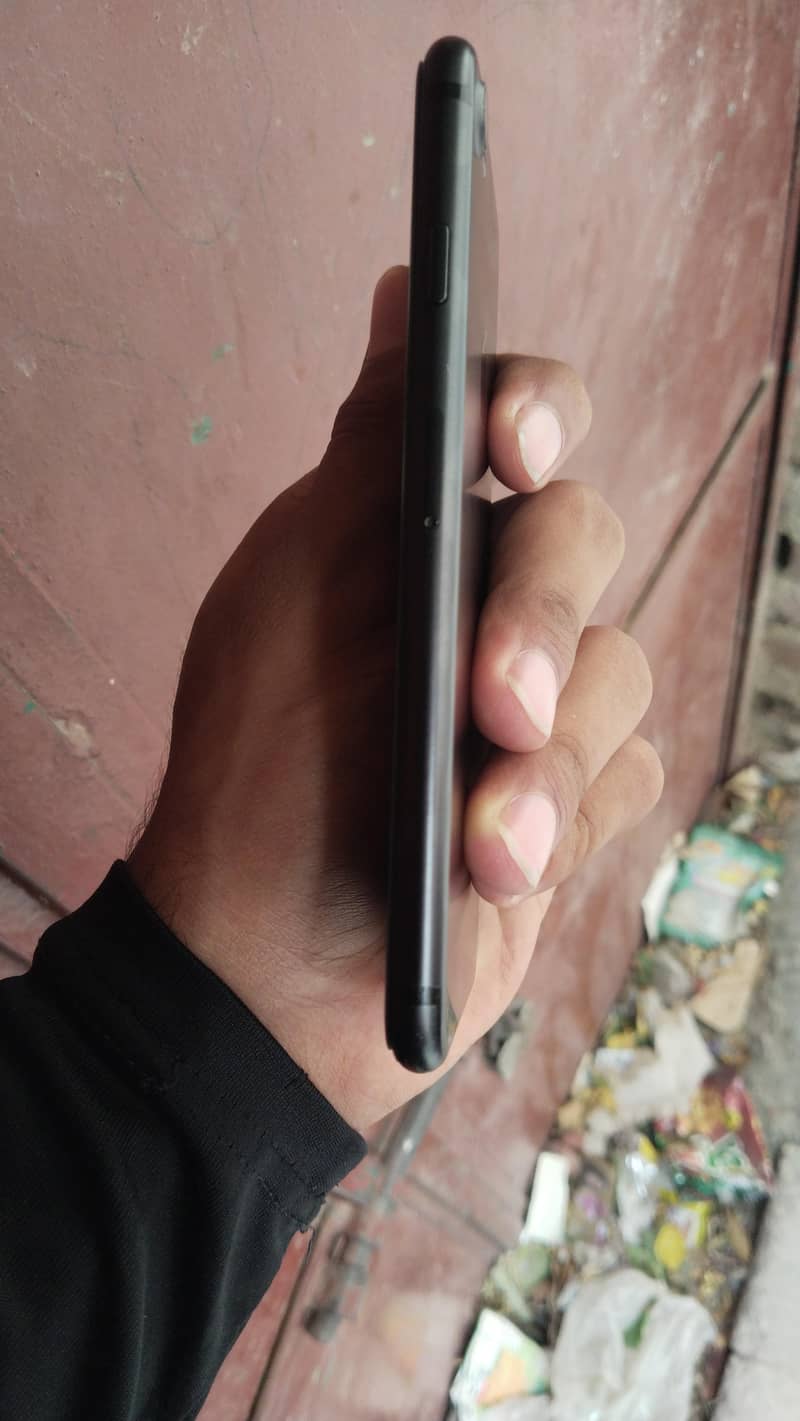 Apple iPhone 7 4