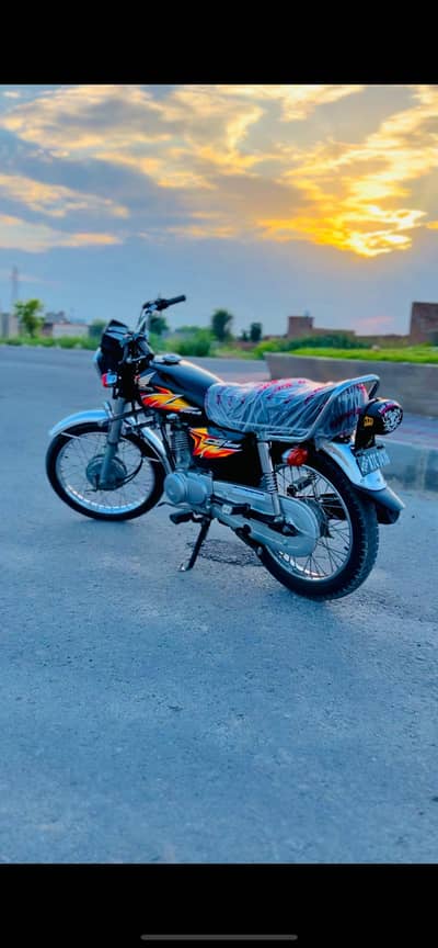 Honda 125,21modle lush condition all Punjab namber