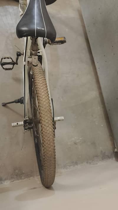 Bicycle used but new condection whattsapp 03081272043