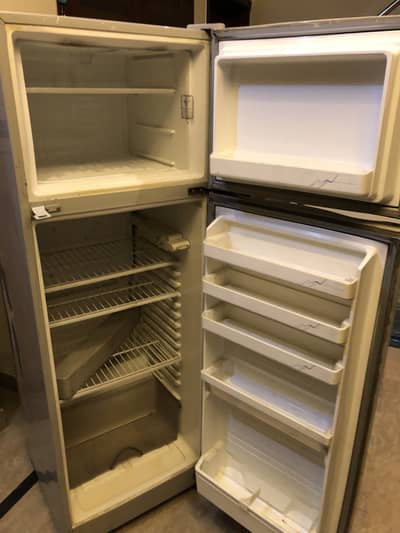 Fridge/refrigerator