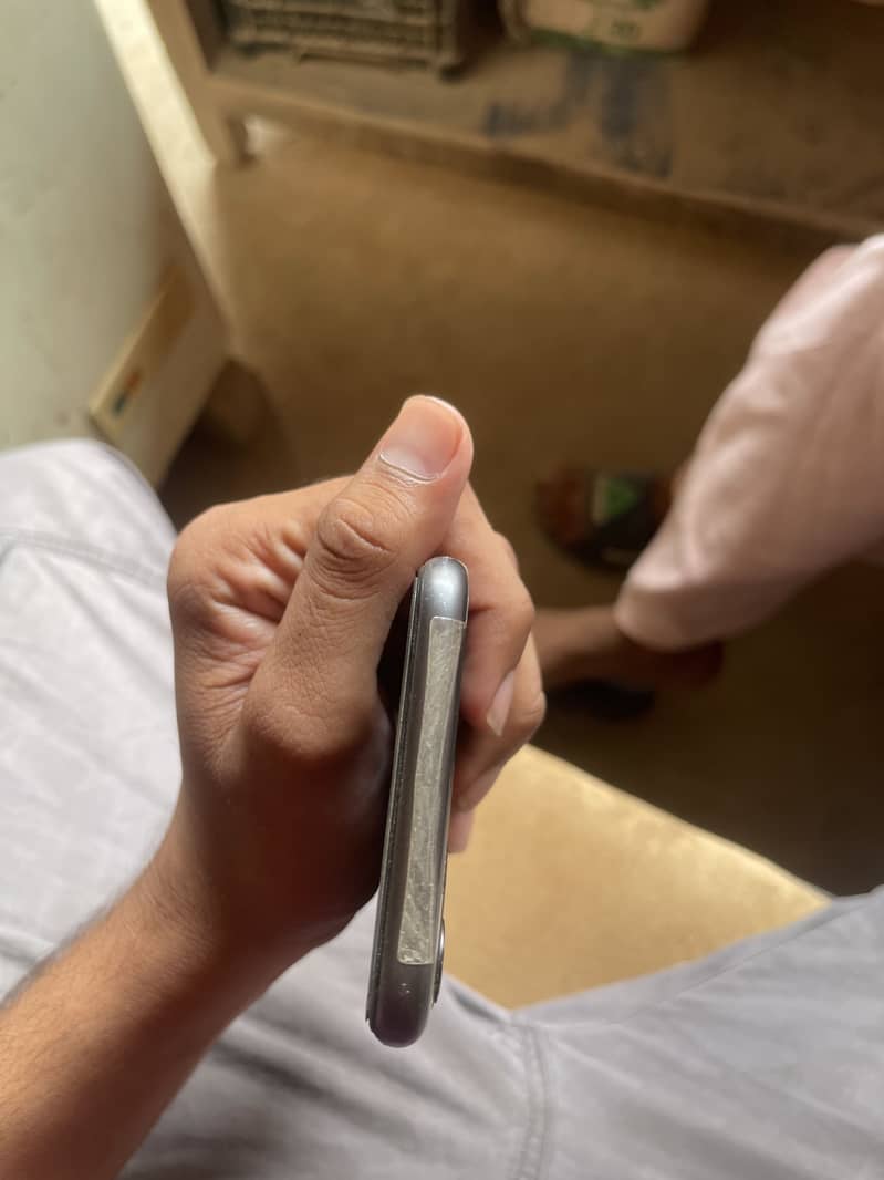 Apple iPhone 11 3