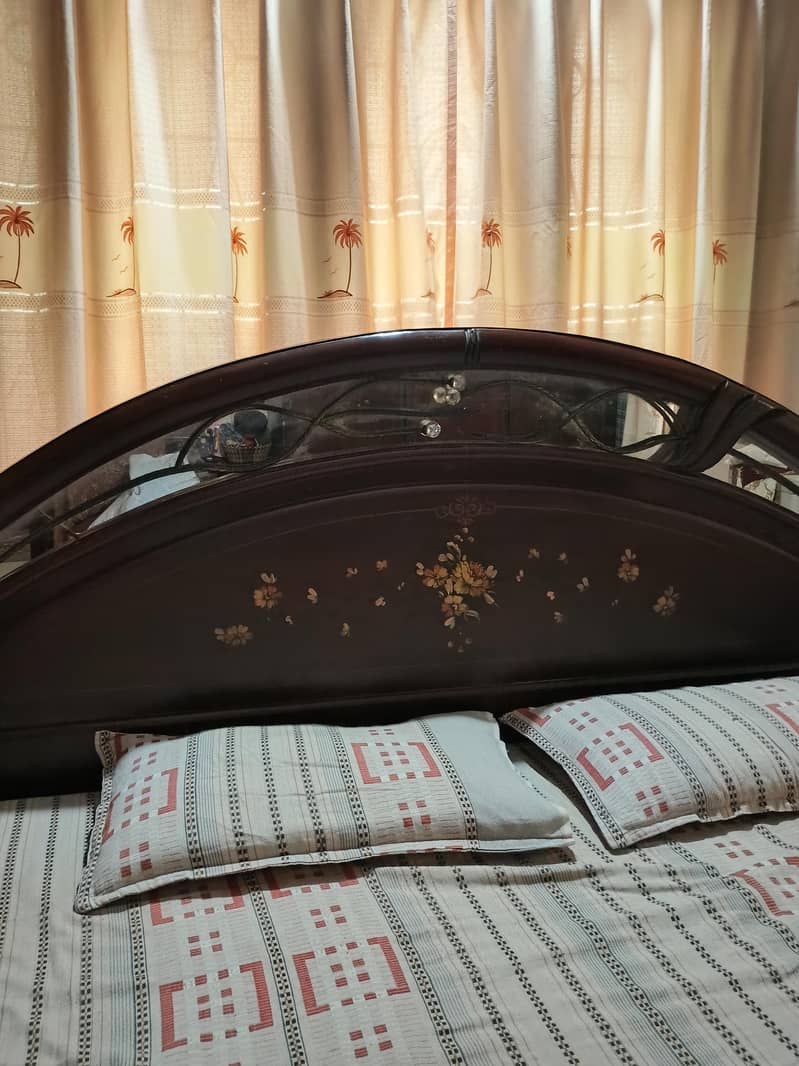 king bed and dressing table 1