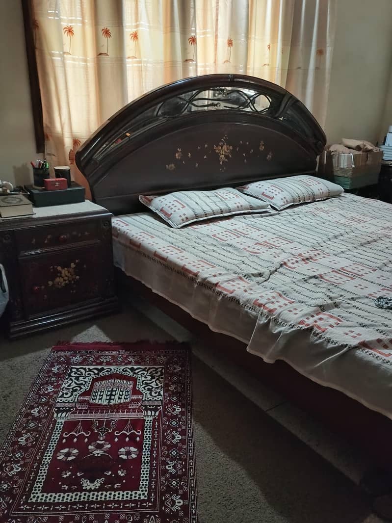 king bed and dressing table 3