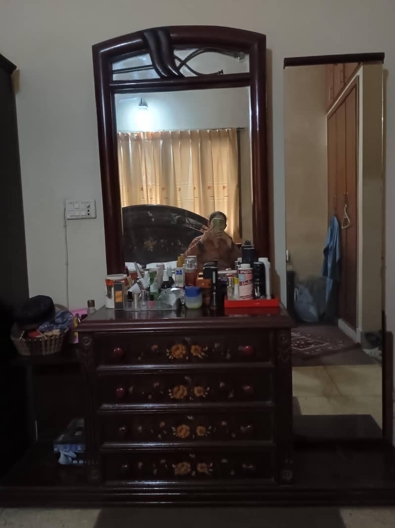 king bed and dressing table 4