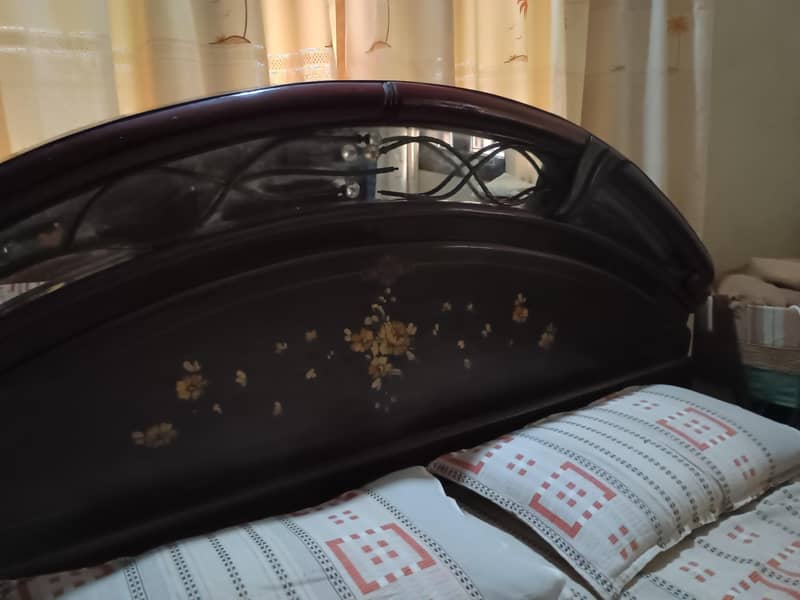 king bed and dressing table 6
