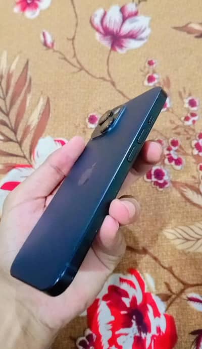 Apple iPhone 15 icloud locked