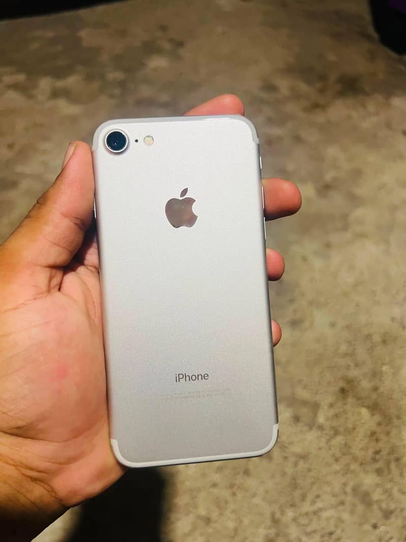 Apple iPhone 7 1