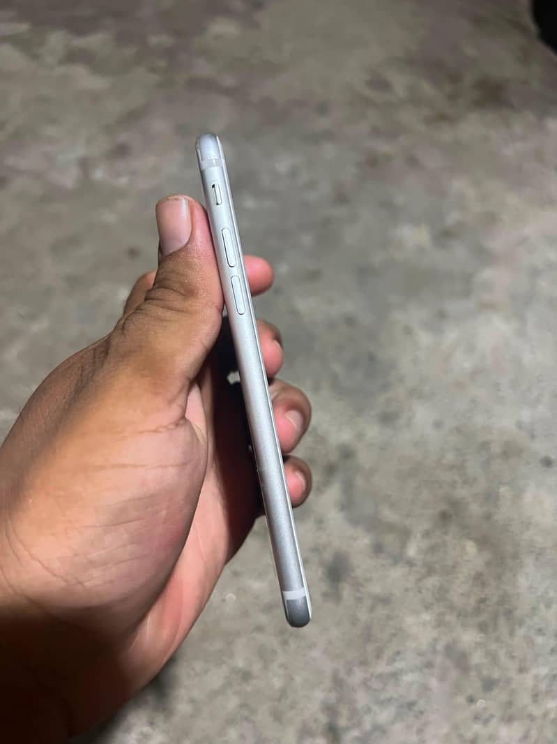 Apple iPhone 7 3