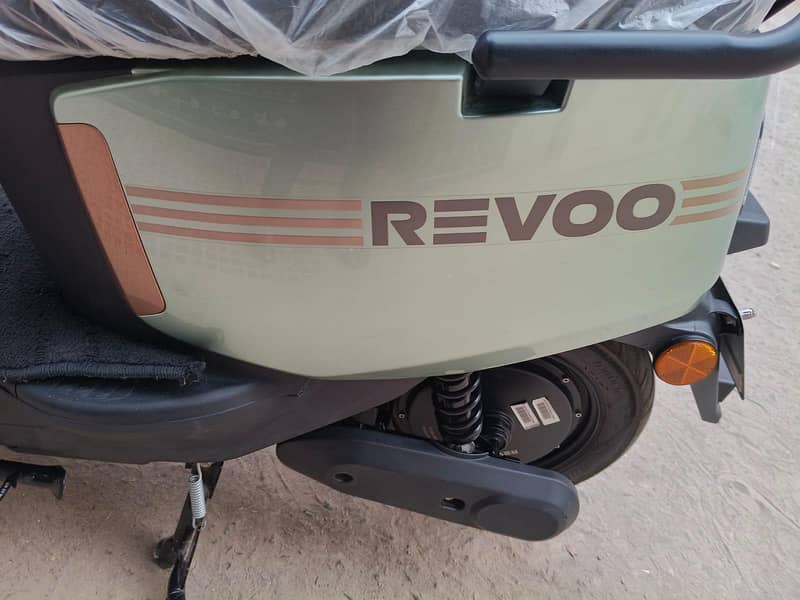 Revoo 7
