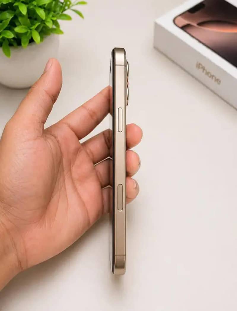 Apple iPhone 16 Pro Max 1