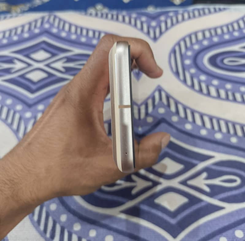 Google Pixel 8 11