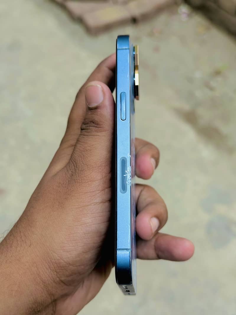 Apple iPhone 13 Pro 2
