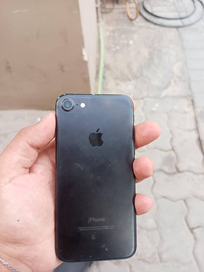 Apple iPhone 7 0