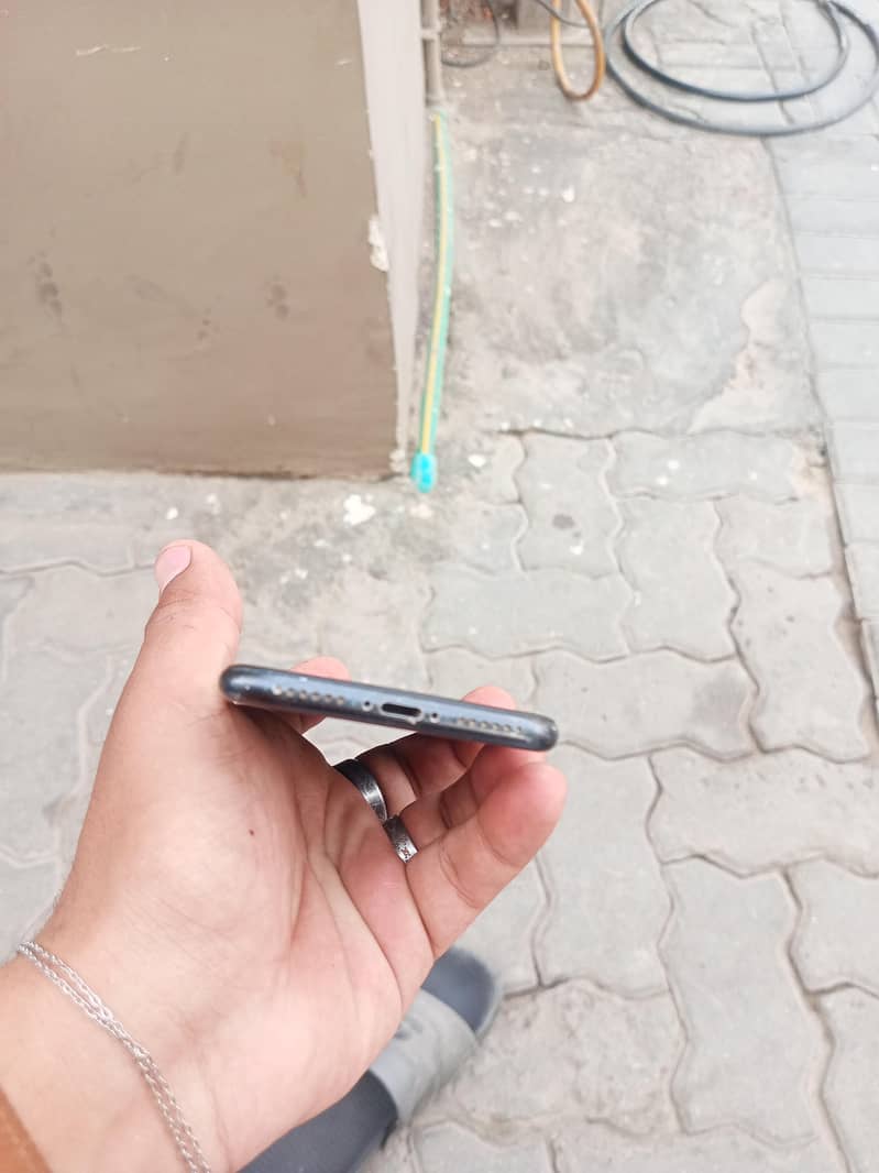 Apple iPhone 7 2