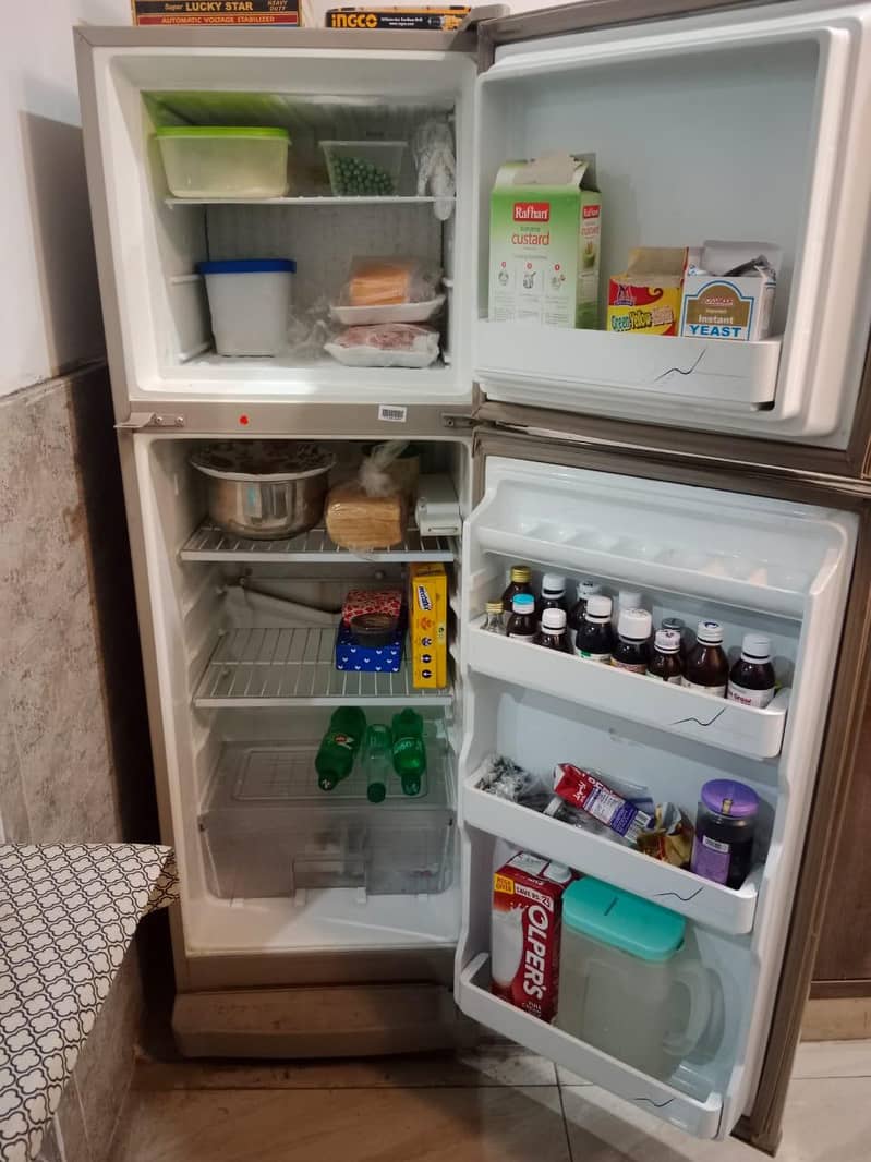 Dawlance Medium sized fridge 2