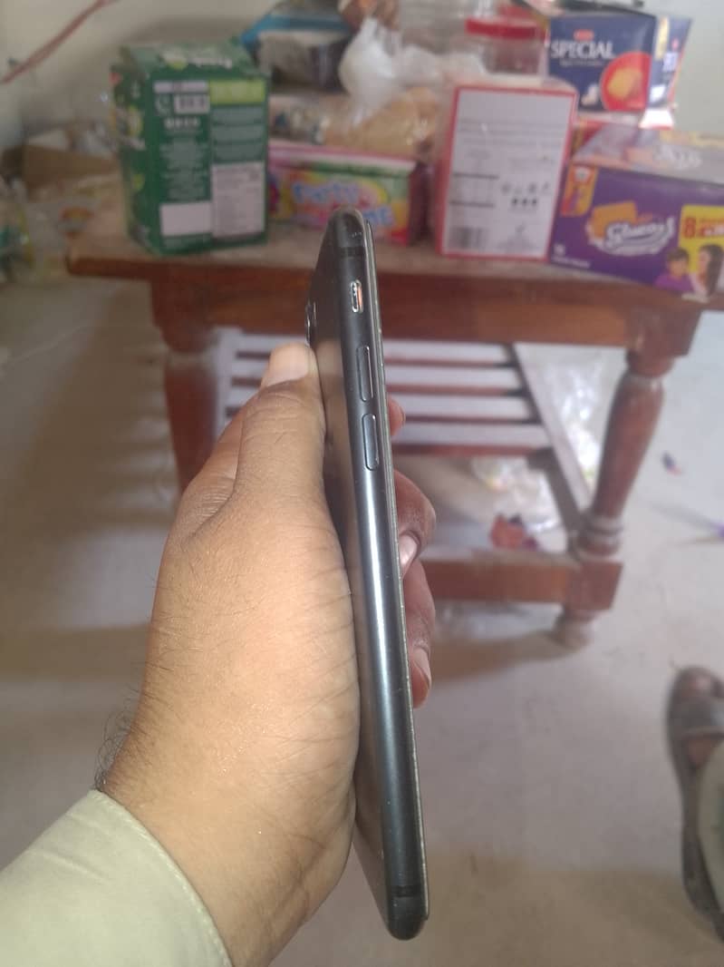 Apple iPhone 7 0