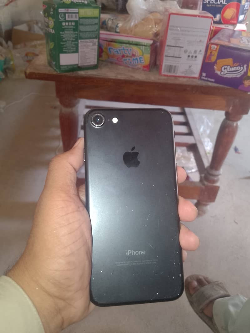 Apple iPhone 7 2