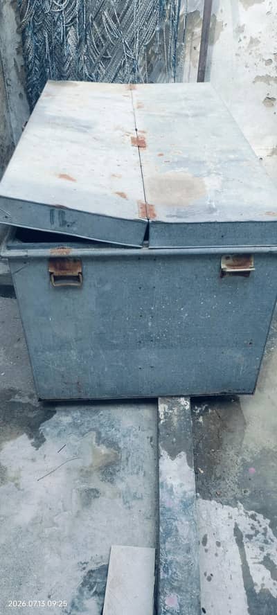 Large Size Iron Trunk (Paiti) 5x3 ft