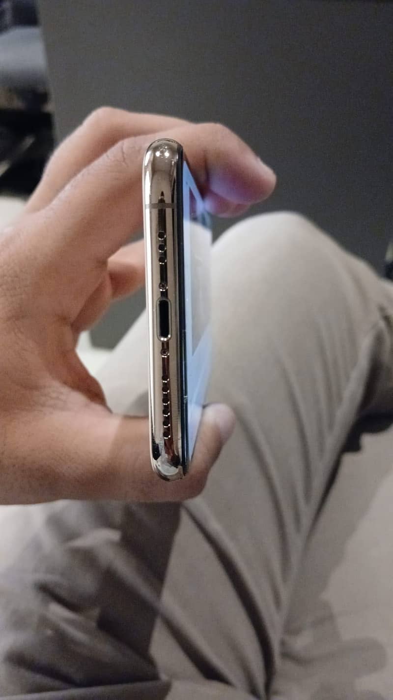 Apple iPhone X 0