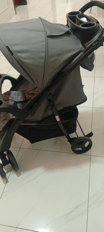 Mom Squad Baby Pram / Stroller in Excellent Condition