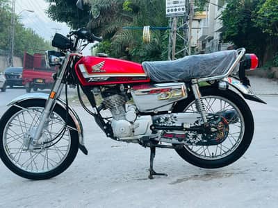 125 Honda | Model 2025 | 5209 KM Driven | Red Honda Bike Urgent Sale