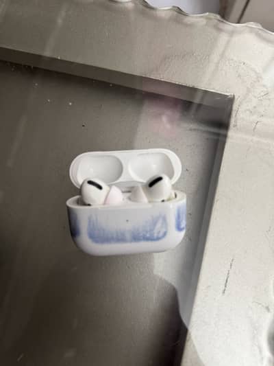 Apple AirPods Pro 1 with MagSafe Charging Case