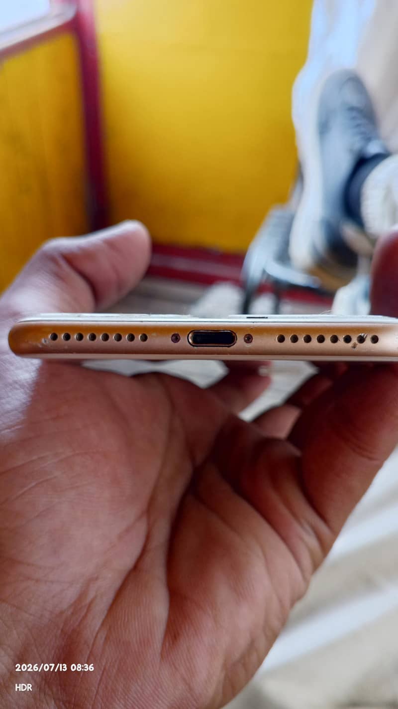 Apple iPhone 8 Plus 4