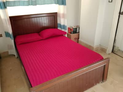 Wooden Bed Dealer stay away