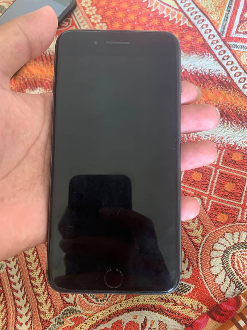 Apple iPhone 8 Plus 1