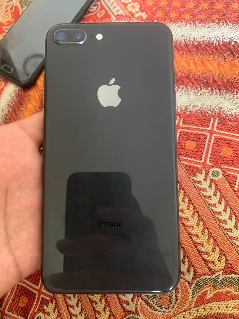Apple iPhone 8 Plus 2