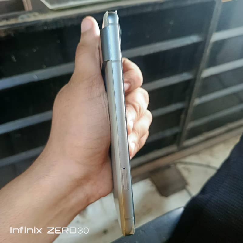 Google Pixel 8 5